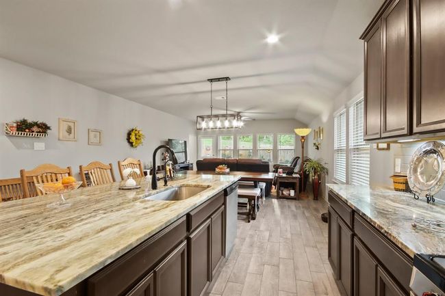 914 Golden Willow Ln, House other with 4 bedrooms, 3 bathrooms and 2 parking in Conroe TX | Image 14