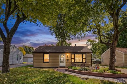 27 Mcnulty Drive, Florissant, MO, 63031 | Card Image