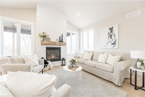 43 Coulter St, Milverton, ON, N0K1M0 | Card Image