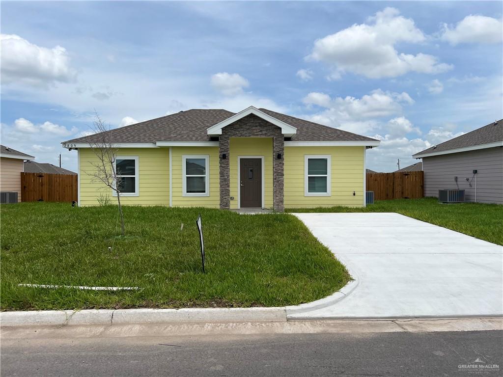 Rosa Dr, LA Feria, TX 78559