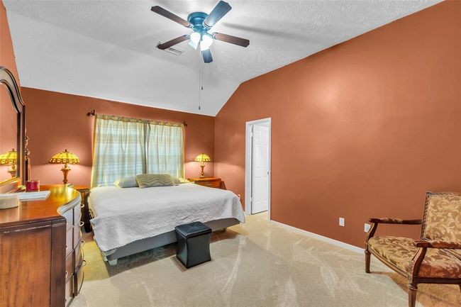 Expansive primary bedroom with en-suite bath. | Image 27