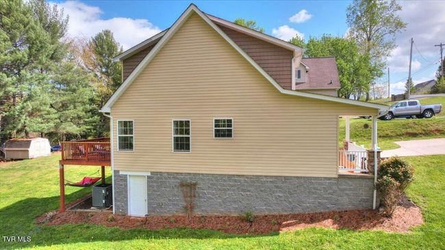 712 Lake Point Dr, House other with 3 bedrooms, 2 bathrooms and null parking in Piney Flats TN | Image 7