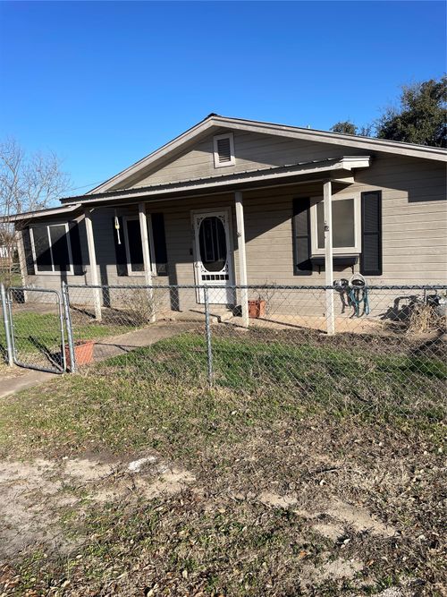 105 Henna, Bertram, TX, 78605-4609 | Card Image