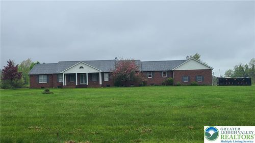 39 Old Bloxham Farm Ln, Clifford Township, PA, 18407-7730 | Card Image