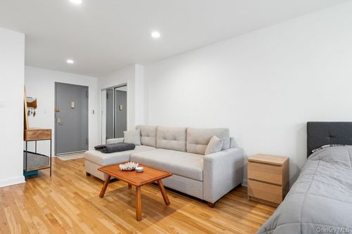 4-s-140 Seventh Avenue, New York, NY, 10011 | Card Image