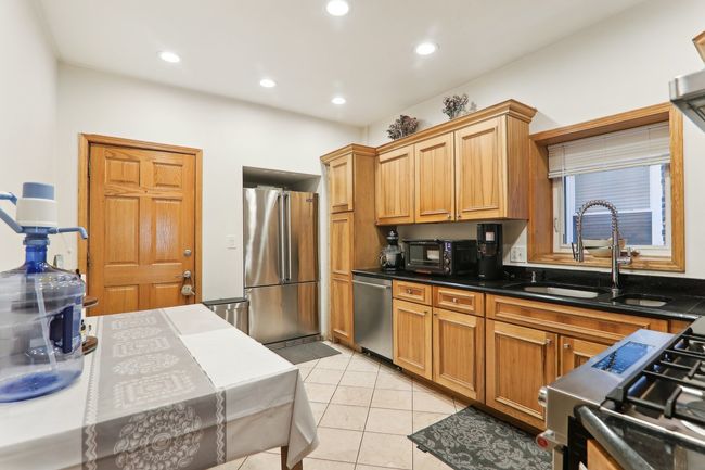 3617 N Whipple St, Home with 6 bedrooms, 2 bathrooms and 2 parking in CHICAGO IL | Image 8