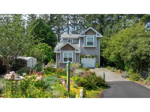 38 3rd St W, Chinook, WA, 98614-1342 | Card Image