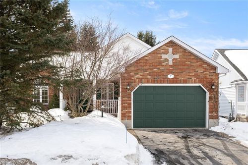 7 Lakefield Crt, Baden, ON, N3A3P4 | Card Image