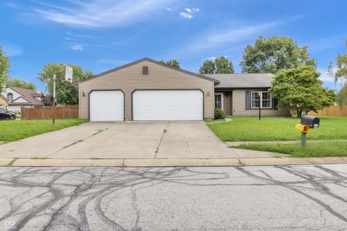 371 Watercrest Way, Avon, IN, 46123-1312 | Card Image