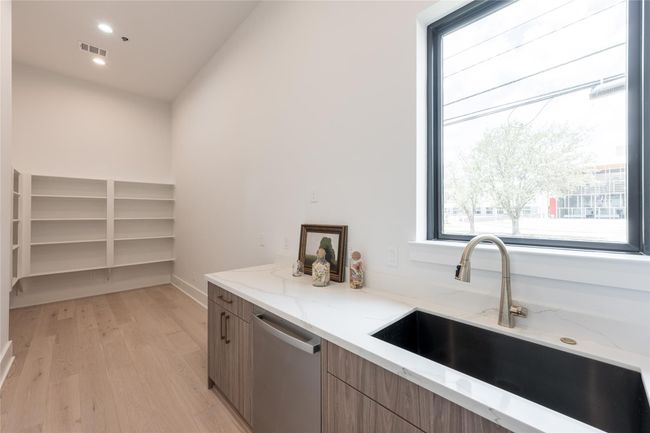 5008 Holt St, House other with 4 bedrooms, 6 bathrooms and 2 parking in Bellaire TX | Image 6