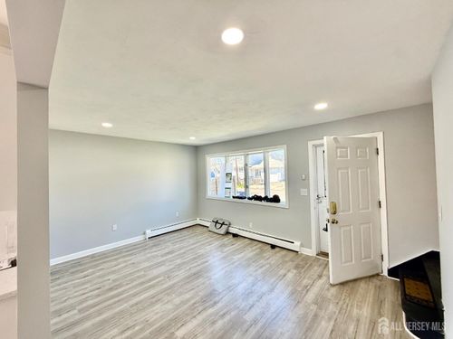 35 Fiat Ave, Iselin, NJ, 08830-1415 | Card Image