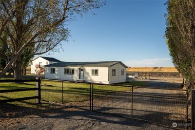 4286 Road 20 Ne, House other with 5 bedrooms, 2 bathrooms and 6 parking in Soap Lake WA | Image 3