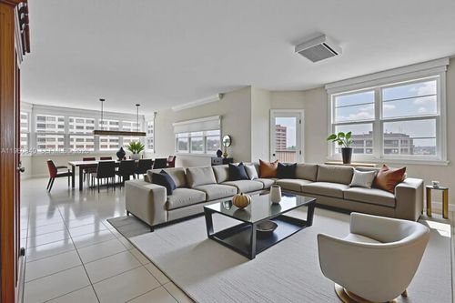 apt-17e-1950 S Ocean Dr, Hallandale Beach, FL, 33009-5944 | Card Image