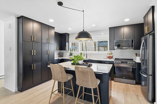 4-4 Pebblestone Cir, Suffield, CT, 06078-1930 | Card Image