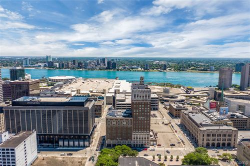 18e-and-19c-525 W Lafayette Boulevard, Detroit, MI, 48226 | Card Image