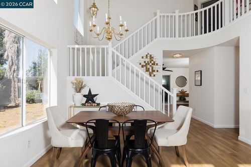 592 Ross Cir, Martinez, CA, 94553-2249 | Card Image