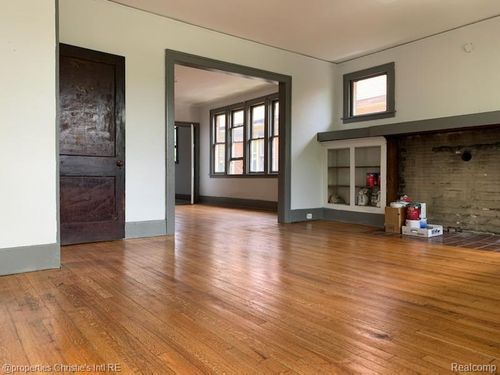 2286 W Philadelphia St, Detroit, MI, 48206-2452 | Card Image
