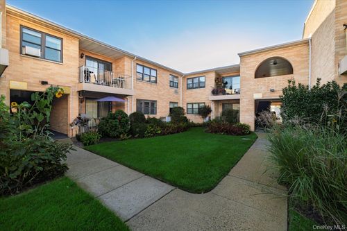 8a-210 Westend Avenue, Hempstead, NY, 11520 | Card Image