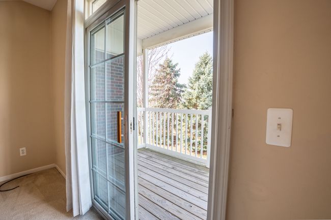 5499 Twin Oaks Dr, Condo with 2 bedrooms, 2 bathrooms and null parking in Sterling Heights MI | Image 4