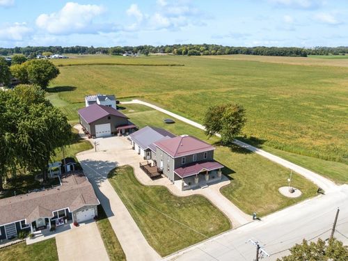 828 2nd St Ne, Dyersville, IA, 52040-1219 | Card Image