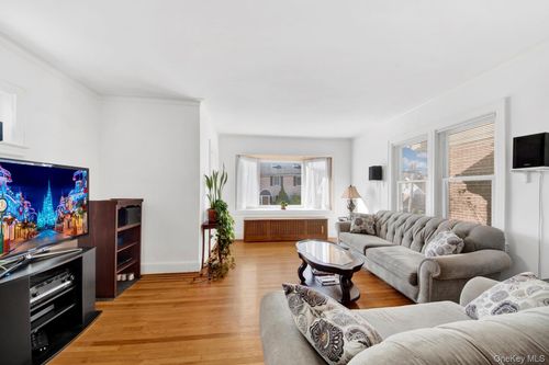 34 King Ave, Yonkers, NY, 10704-3506 | Card Image