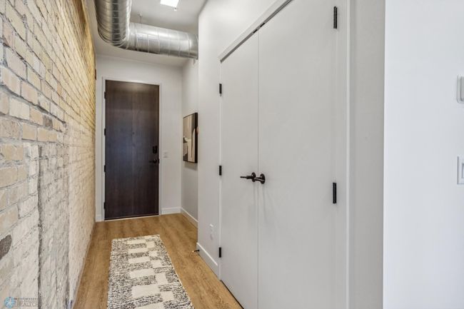 Entry & Laundry | Image 18