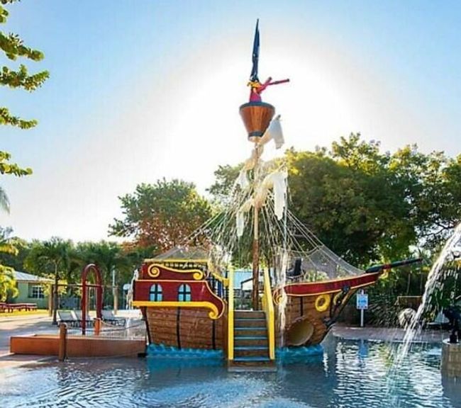 Coral Cay Splash Ship | Image 46