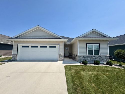 1909 Creekwood Court, Manitowoc, WI, 54220 | Card Image
