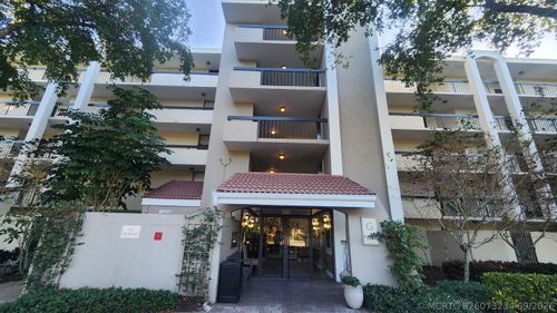 g306-820 Lavers Cir, Delray Beach, FL, 33444-7846 | Card Image