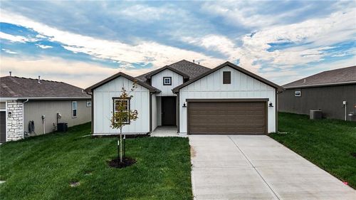 32735 W 176th Ter, Gardner, KS, 66030 | Card Image