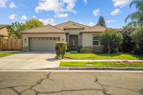 3316 S Tipton St, Visalia, CA, 93292-4504 | Card Image