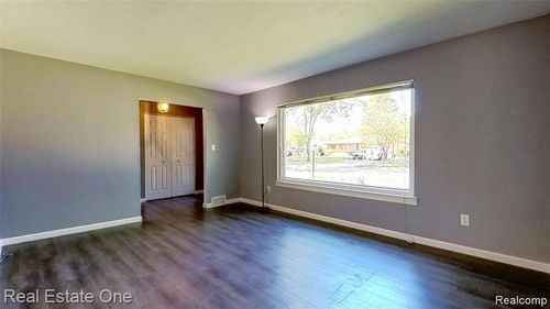 41744 Mae Wood Dr, Sterling Heights, MI, 48313-2568 | Card Image