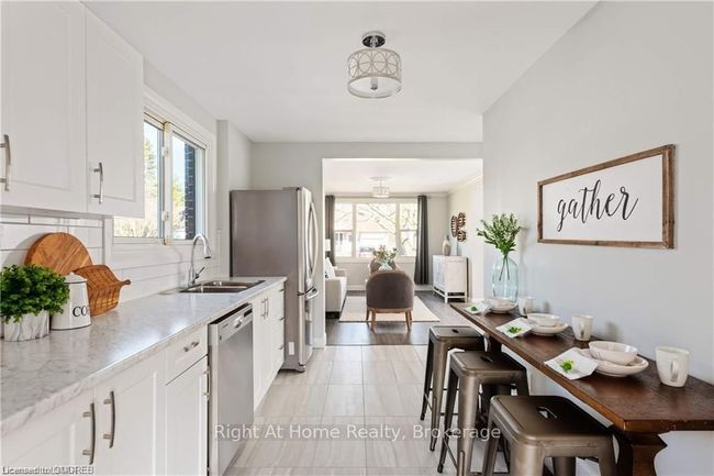 341 Vancouver St, House other with 4 bedrooms, 2 bathrooms and 5 parking in London ON | Image 5