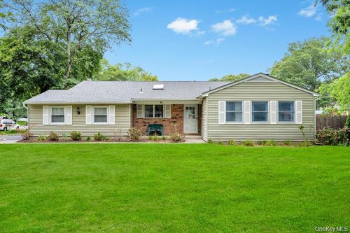 31 Essex Dr, Coram, NY, 11727-2315 | Card Image