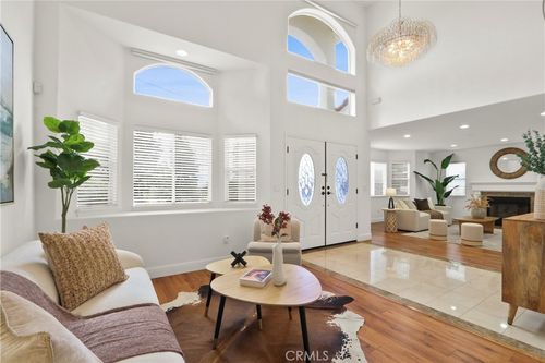 576 Tedford Way, Monterey Park, CA, 91754-2523 | Card Image