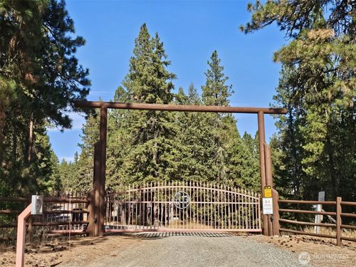2 D Swauk Pines Rd, Cle Elum, WA, 98922-6121 | Card Image