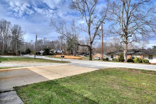 315 Ivydale Dr, Greenville, SC, 29609-1928 | Card Image