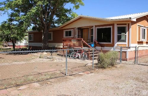 1135 Duchesne Ave, Moab, UT, 84532-3153 | Card Image