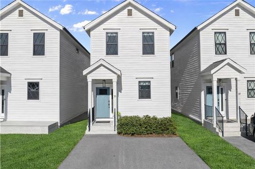 35 Cottonwood St, Clayton, GA, 30525-6293 | Card Image