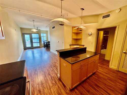 303-711 W 26th St, Austin, TX, 78705-4470 | Card Image
