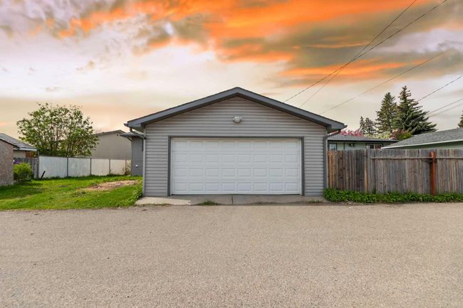 83 Penmeadows Place Se, House other with 4 bedrooms, 2 bathrooms and 2 parking in Calgary AB | Image 5