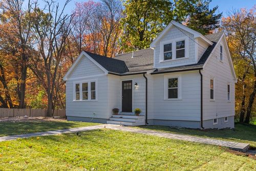 58 Chandler Rd, Andover, MA, 01810-1212 | Card Image