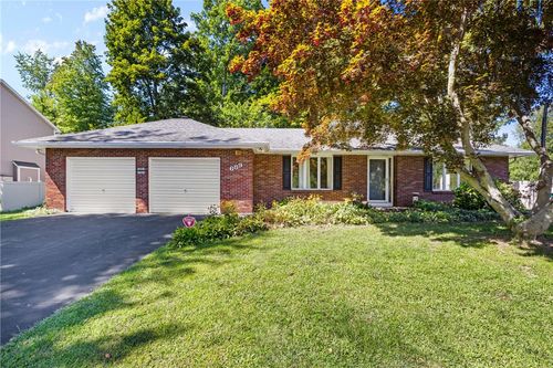 689 Maple Dr, Webster, NY, 14580-4017 | Card Image