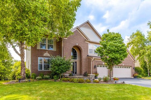 724 Porter Cir, Lindenhurst, IL, 60046-1804 | Card Image