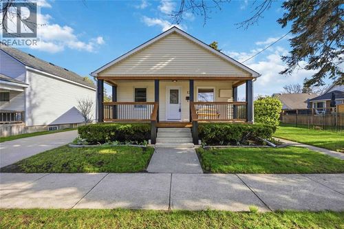 128 Alexandra Ave, Point Edward, ON, N7V1C2 | Card Image