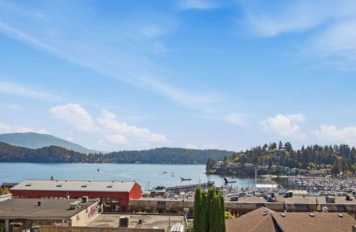 102-524 S Fletcher Rd, Gibsons, BC, V0N1V9 | Card Image