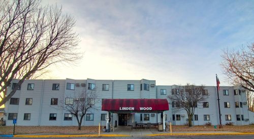 215 Linden Ave W, Winsted, MN, 55395-1049 | Card Image