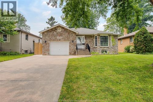 2759 Mckay Ave, Windsor, ON, N9E2P7 | Card Image