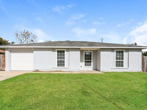 16739 Forest Bend Ave, Friendswood, TX, 77546-4135 | Card Image