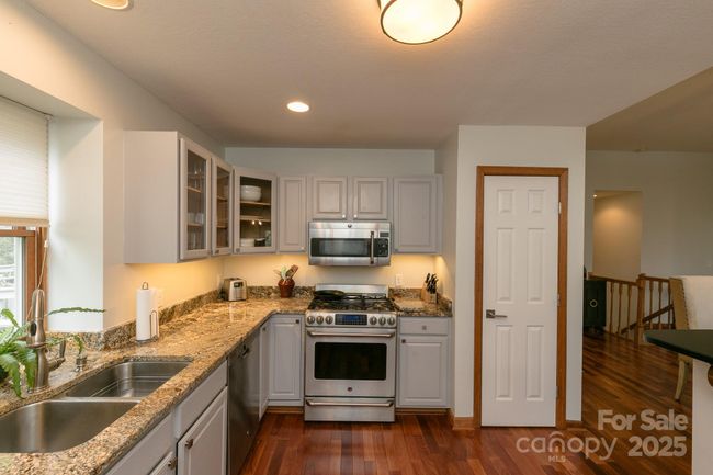 C - 220 Stoney Falls Loop, Condo with 3 bedrooms, 3 bathrooms and null parking in Burnsville NC | Image 12